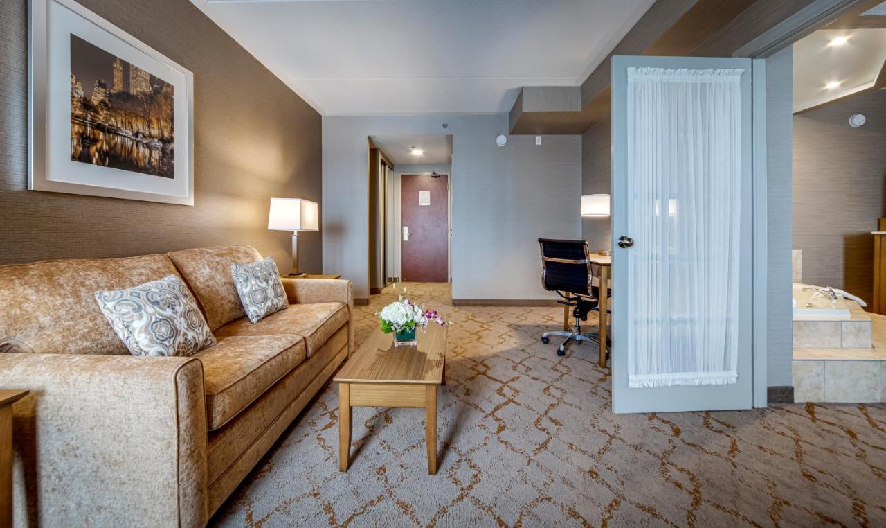 Monte Carlo Inn Vaughan Suites Екстер'єр фото